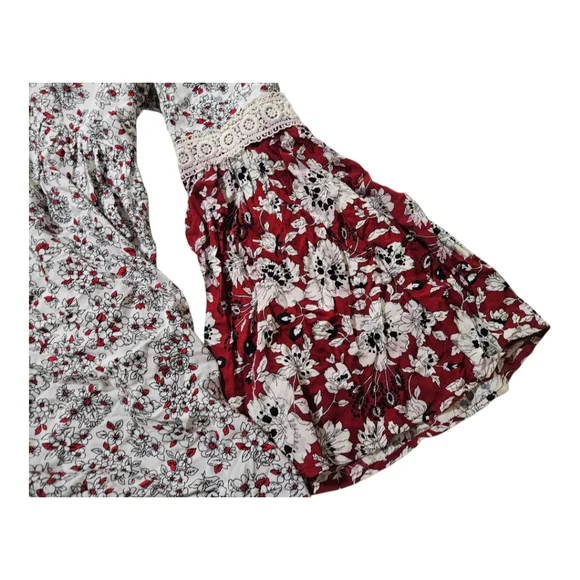 Umgee Floral Bell Sleeve Blouse With Crochet Lace Trim Size Medium - Picture 3 of 9